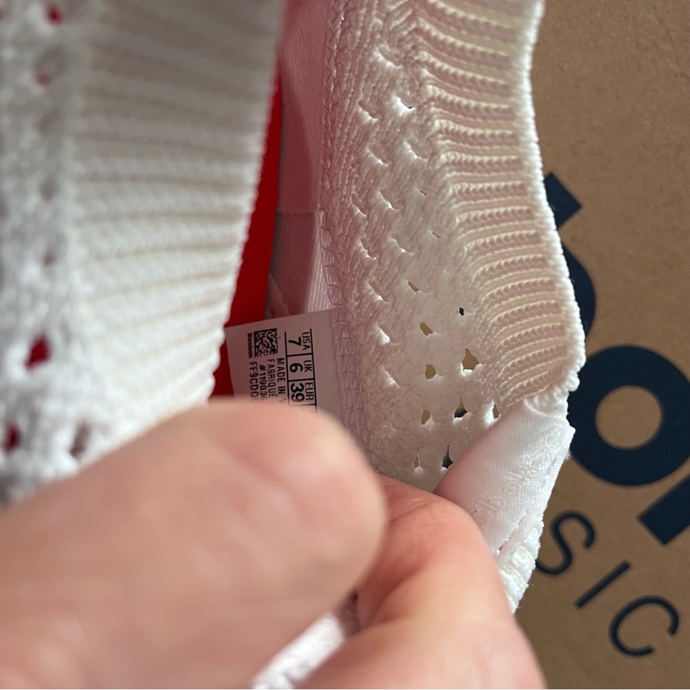 Reebok White and Cherry DMX Fusion Sneakers - Picture 5 of 5